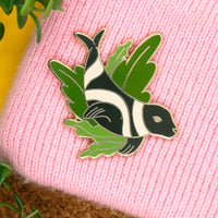 Ribbon seal hard enamel pin