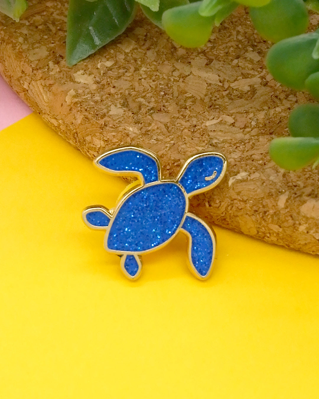 Sea turtle glitter mini pin