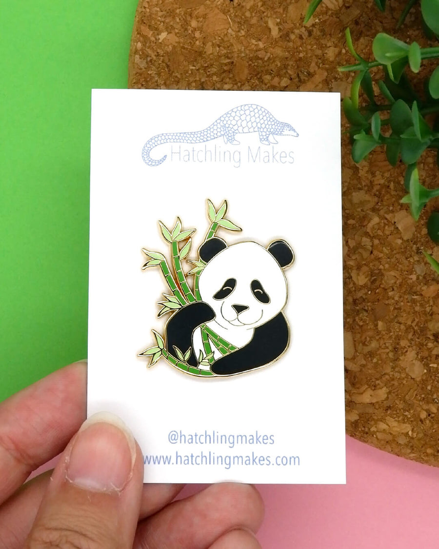 Pander Pic Pin Giant panda hard enamel pin – Hatchling Makes