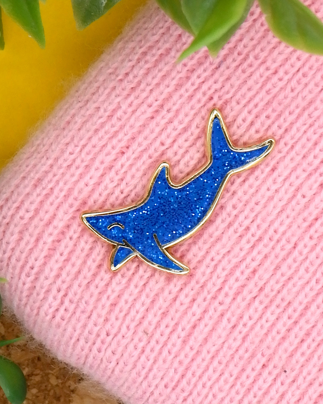 Shark glitter mini pin