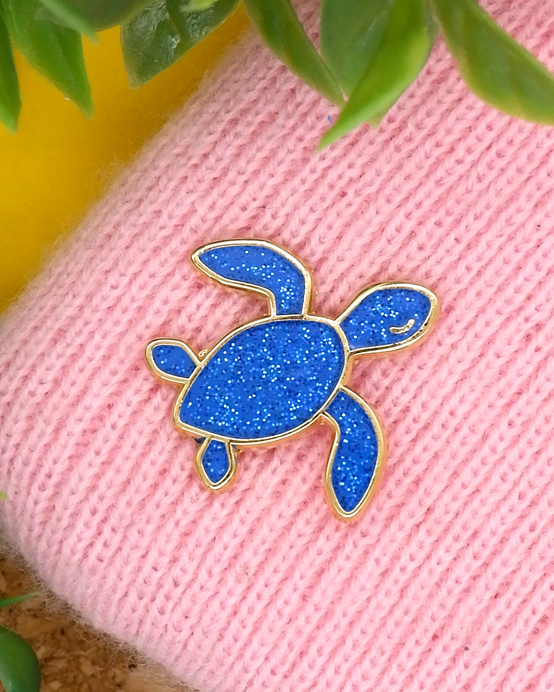 Sea turtle glitter mini pin